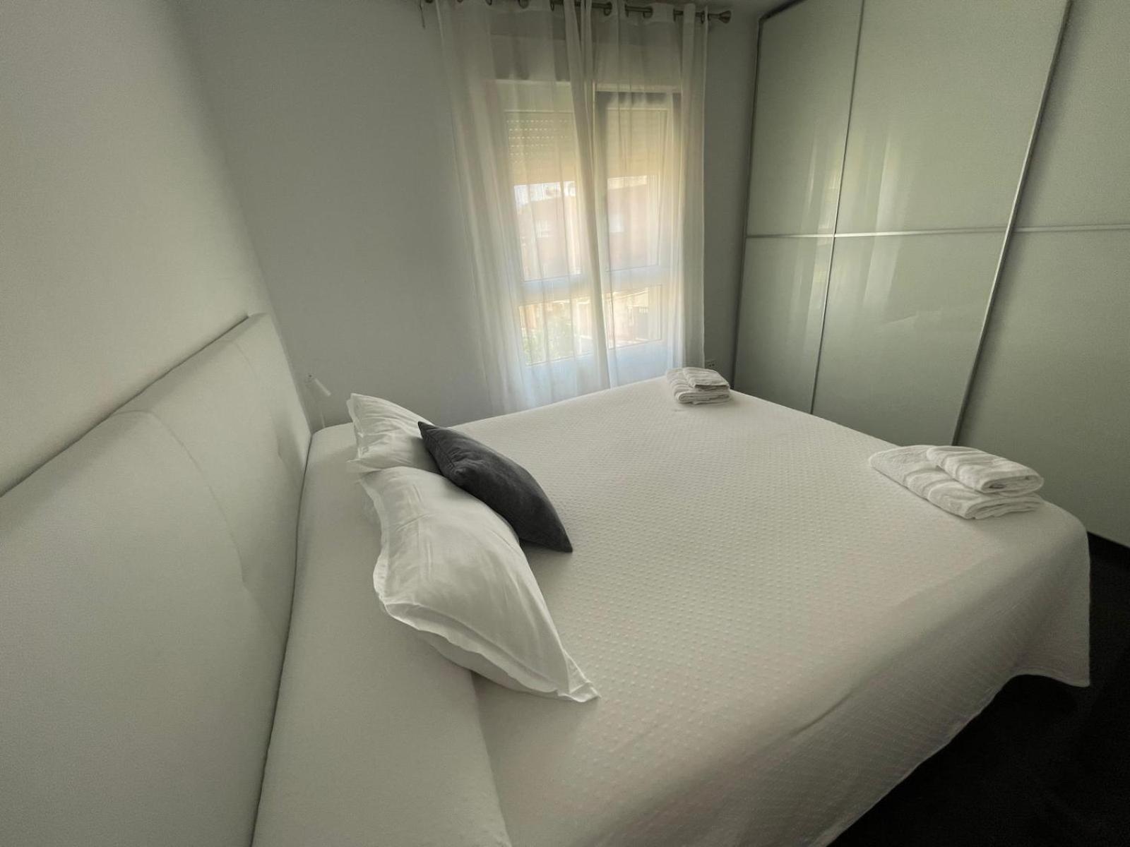 Apartamento 4 Home Suites Almería Buitenkant foto